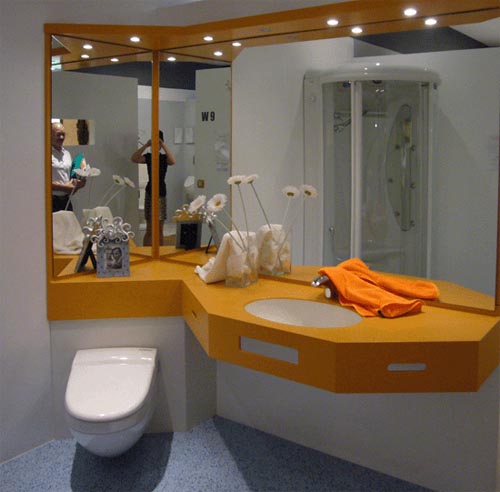 Waschtisch, Spiegel, Toilette 23